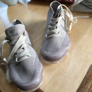 Brand new never worn Nike vapor max shoes